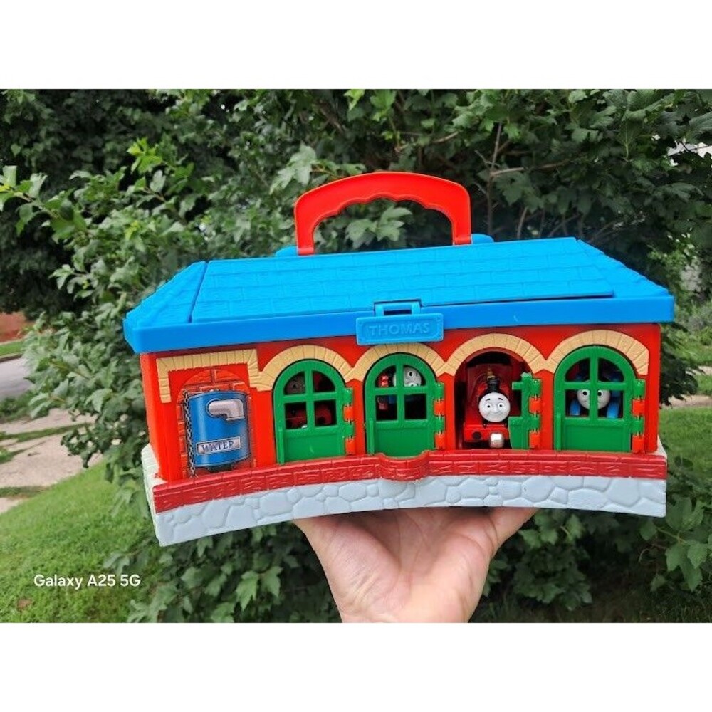 Thomas & Friends Take Along Play Roundhouse Station Storage Carry Case Complete